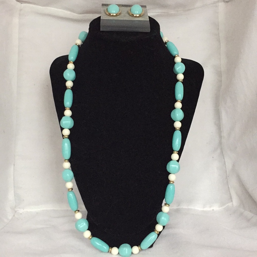 Turquoise and white beaded necklace with earrings